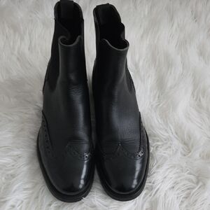Elegant Black Leather Women's Boots